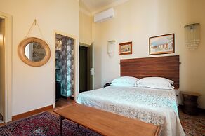 Palm Gallery Hotel