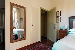 Palm Gallery Hotel