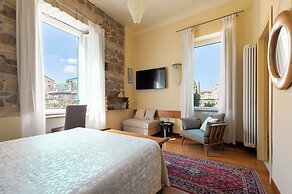 Palm Gallery Hotel