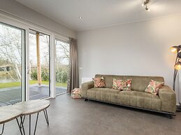 Luxury Lodge With air Conditioning and Dishwasher, in a Holiday Park, 