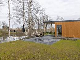 Luxury Lodge With air Conditioning and Dishwasher, in a Holiday Park, 