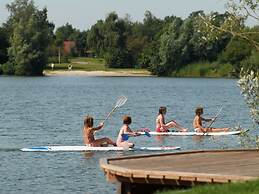 Luxury Lodge With air Conditioning and Dishwasher, in a Holiday Park, 