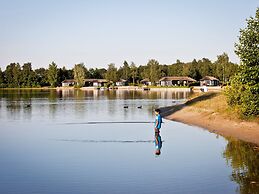 Luxury Lodge With air Conditioning and Dishwasher, in a Holiday Park, 