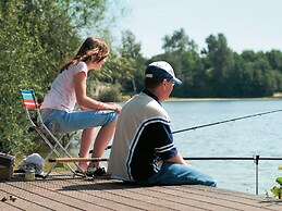 Luxury Lodge With air Conditioning and Dishwasher, in a Holiday Park, 