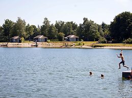 Luxury Lodge With air Conditioning and Dishwasher, in a Holiday Park, 