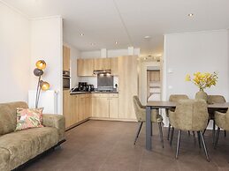 Luxury Lodge With air Conditioning and Dishwasher, in a Holiday Park, 