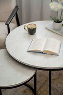 Charming Apartment by Renters