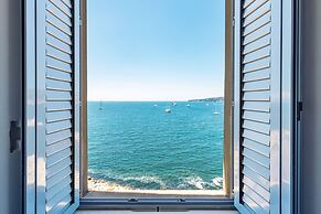 Blu Breeze on Seafront