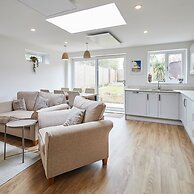 Host Stay Emilyn House