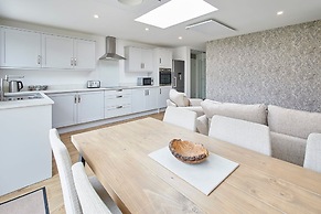 Host Stay Emilyn House