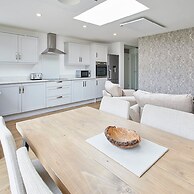 Host Stay Emilyn House