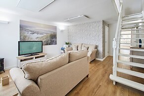 Host Stay Emilyn House