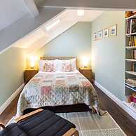 Host Stay Old Reading Room