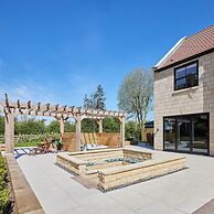 Host Stay Rose House