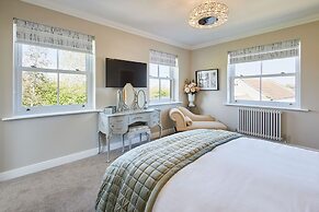Host Stay Finch House