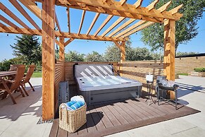 Host Stay Finch House