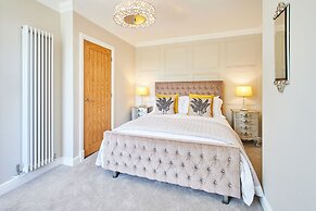 Host Stay Finch House