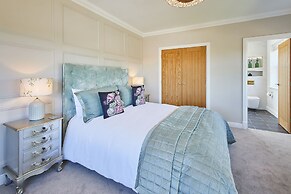 Host Stay Finch House