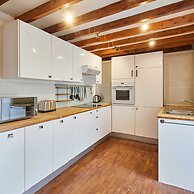 Host Stay Trefor Cottage