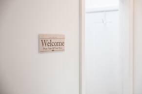 Host Stay Eccles Hideaway