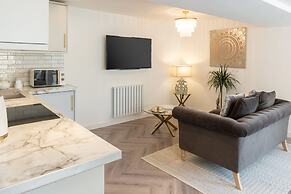 Host Stay Eccles Hideaway