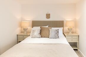 Host Stay Eccles Hideaway