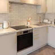 Host Stay Eccles Hideaway