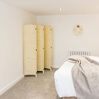 Host Stay Eccles Hideaway