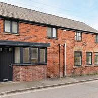 Host Stay Eccles Hideaway