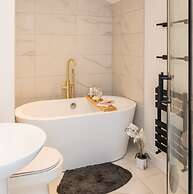 Host Stay Eccles Hideaway