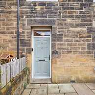 Host Stay Oliver s Den