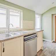 Host Stay Oliver s Den