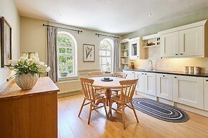 Host Stay May Cottage