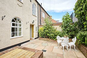 Host Stay May Cottage