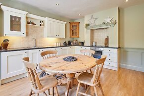 Host Stay May Cottage