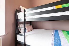Host Stay Bankfoot Cottage