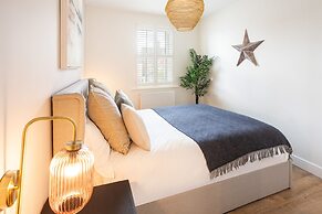 Host Stay The School House