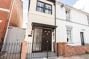 Host Stay The School House