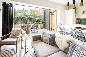 Host Stay The School House