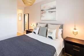 Host Stay The School House