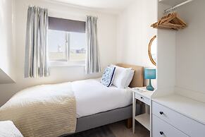 Host Stay Harbour Holm