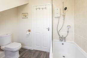 Host Stay Harbour Holm