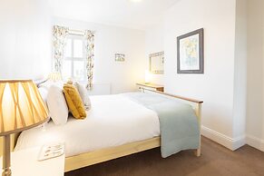 Host Stay Harbour Holm