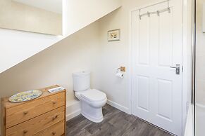 Host Stay Harbour Holm