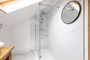 Host Stay Crackin View