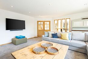 Host Stay Crackin View