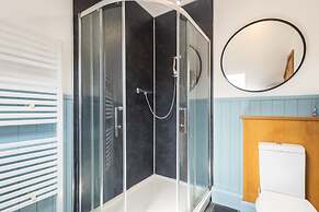 Host Stay Crackin View