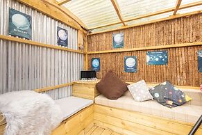 Host Stay Crackin View