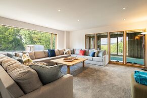 Host Stay Crackin View