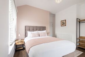 Host Stay Sanderling Chase